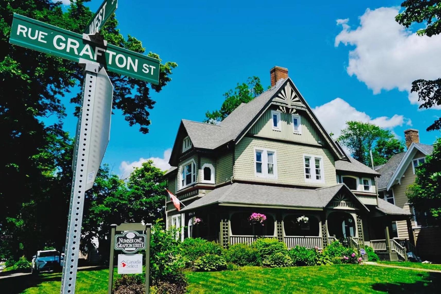 No 1 Grafton Inn Σάρλοτ Τάουν Εξωτερικό φωτογραφία